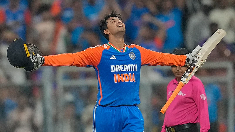 অভিষেকের সামনে একাধিক রেকর্ডের হাতছানি