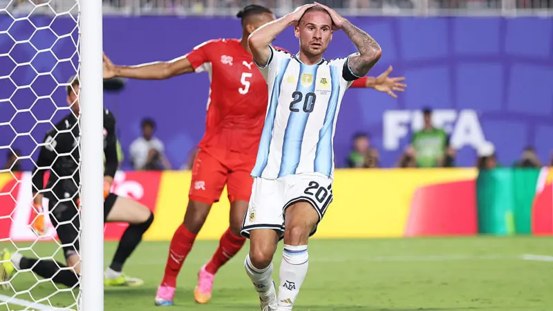 ম্যাক অ্যালিস্টারের হেড লক্ষ্যভ্রষ্ট