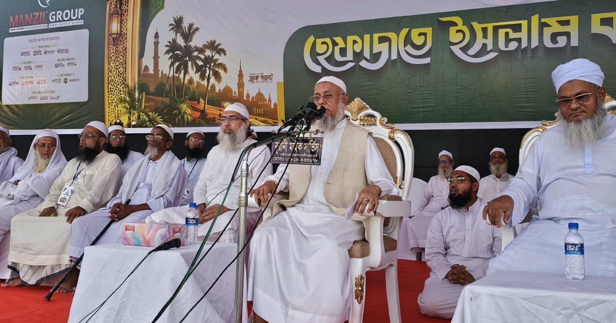 হিজাব নিয়ে বিতর্কিত মন্তব্যে ঢাবি শিক্ষিকার স্থায়ী বহিষ্কার চান হেফাজত মহাসচিব