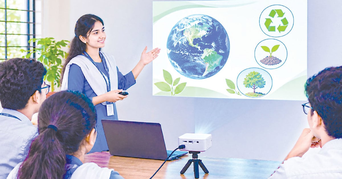 দেয়াল যখন টিভিপর্দা