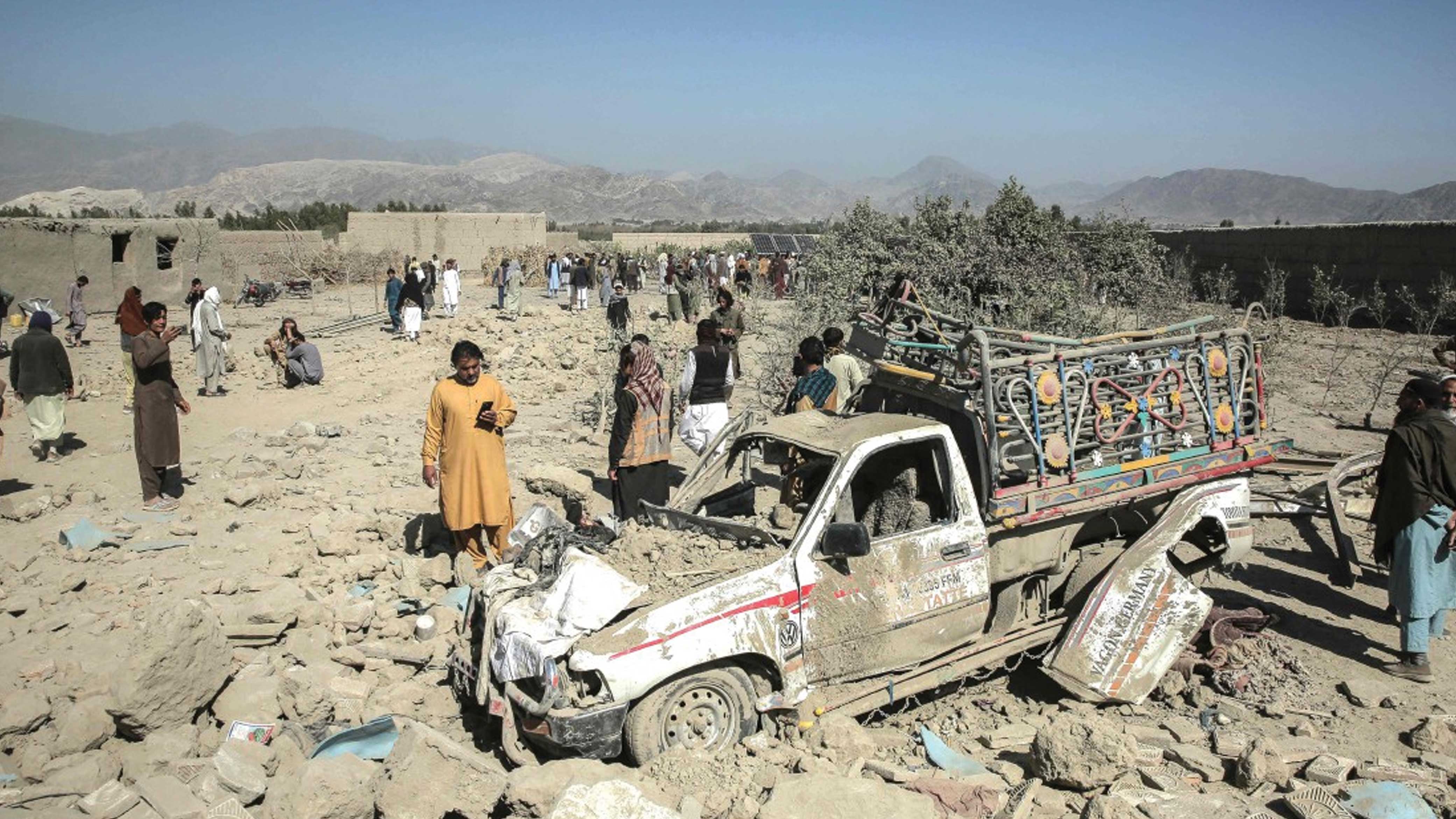আফগান সীমান্তে উগ্রবাদীদের আস্তানায় পাকিস্তান সেনাবাহিনীর হামলা