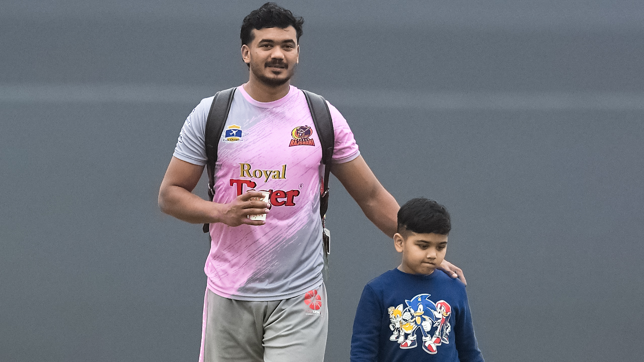 ছেলেকে নিয়ে অনুশীলনে তাসকিন