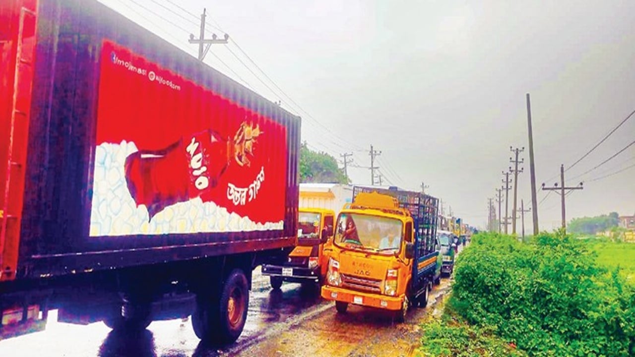 সরাইলে ঢাকা-সিলেট মহাসড়কে দিনদিনই বাড়ছে যানজট