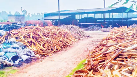 বসতির পাশে টায়ার কারখানা, কালো ধোঁয়ায় অতিষ্ঠ পীরগঞ্জ