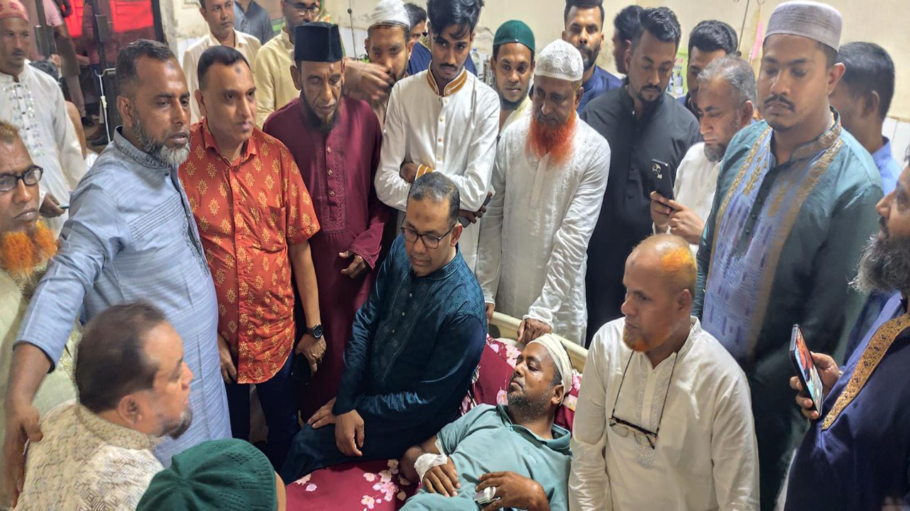 আওয়ামী সন্ত্রাসী হামলায় আহত জাকিরের পাশে আবু সায়েম