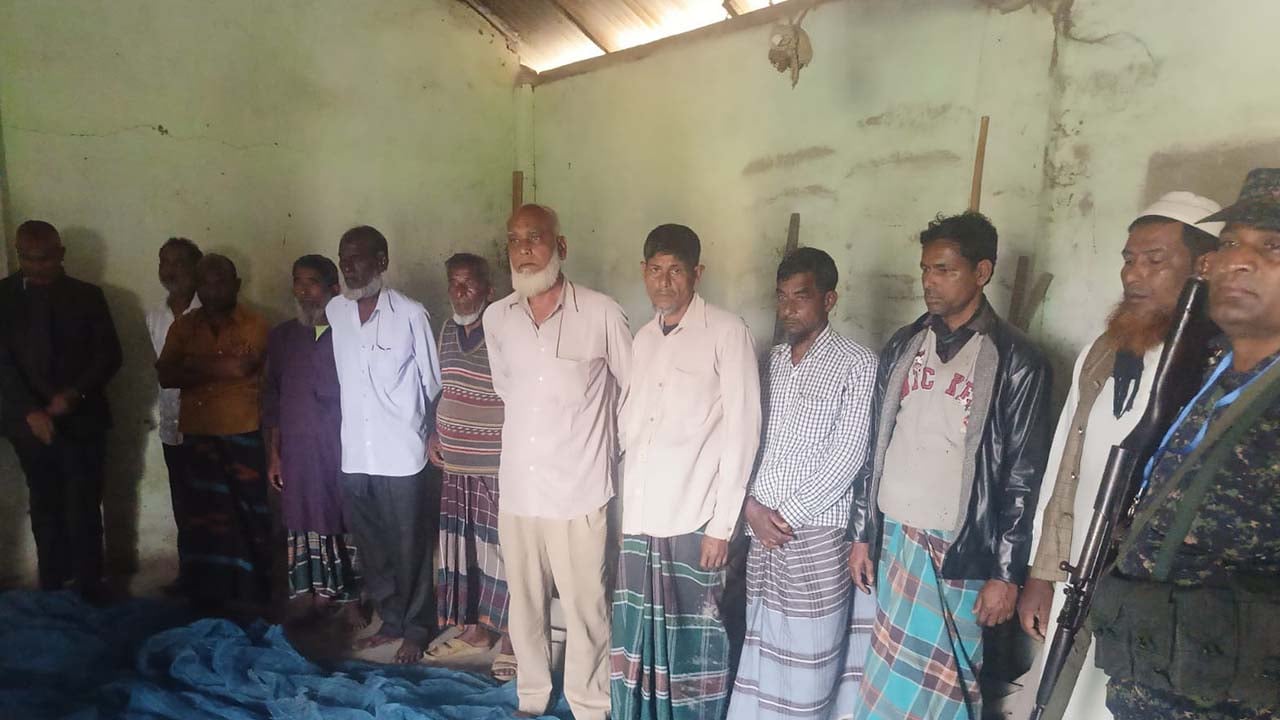 পীরগঞ্জে ভোটারের মাঝে টাকা বিতরণকালে ২ জাপা নেতাকে জরিমানা