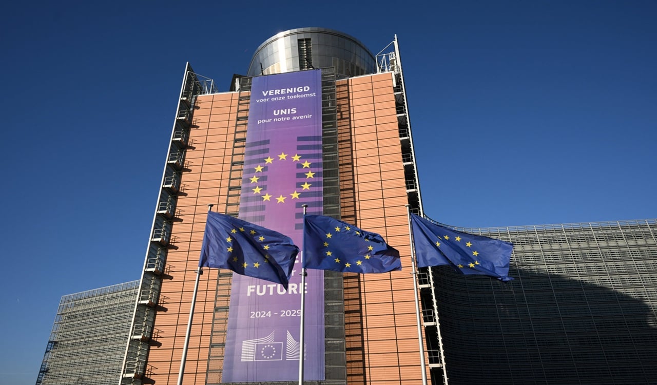 ইইউতে ২০৩৫ সালের পেট্রোল–ডিজেল গাড়ি নিষেধাজ্ঞা বাতিলের পথে