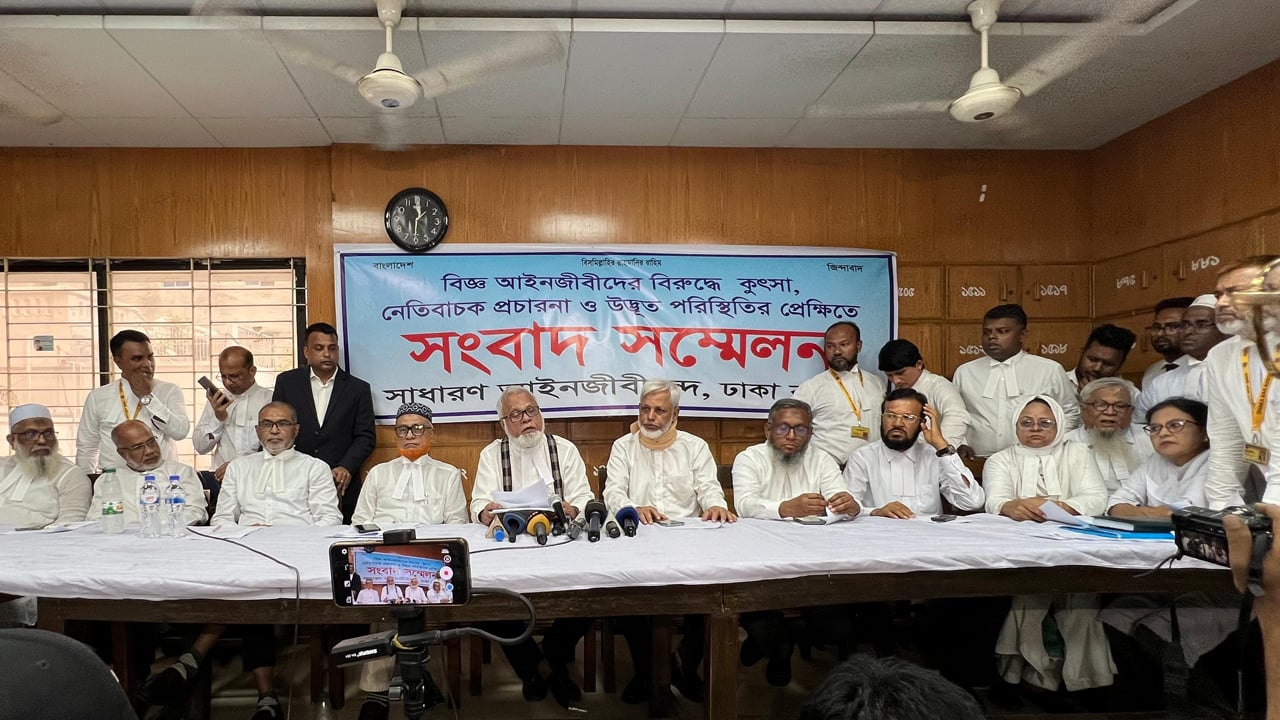 এজলাসের ভিডিও ভাইরাল, বিচারককে আইনের আওতায় আনার দাবি