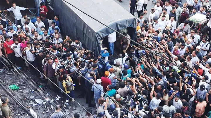 জাসদ কার্যালয়ে গোপন বৈঠক, আওয়ামী লীগ নেতাকর্মী সন্দেহে আটক ২৬০