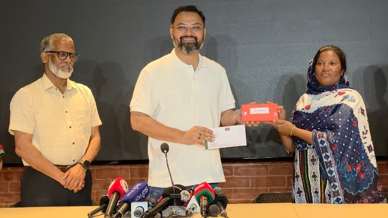 স্মৃতি কিসকুর মায়ের চাকরির ঘোষণা ক্রীড়া প্রতিমন্ত্রীর