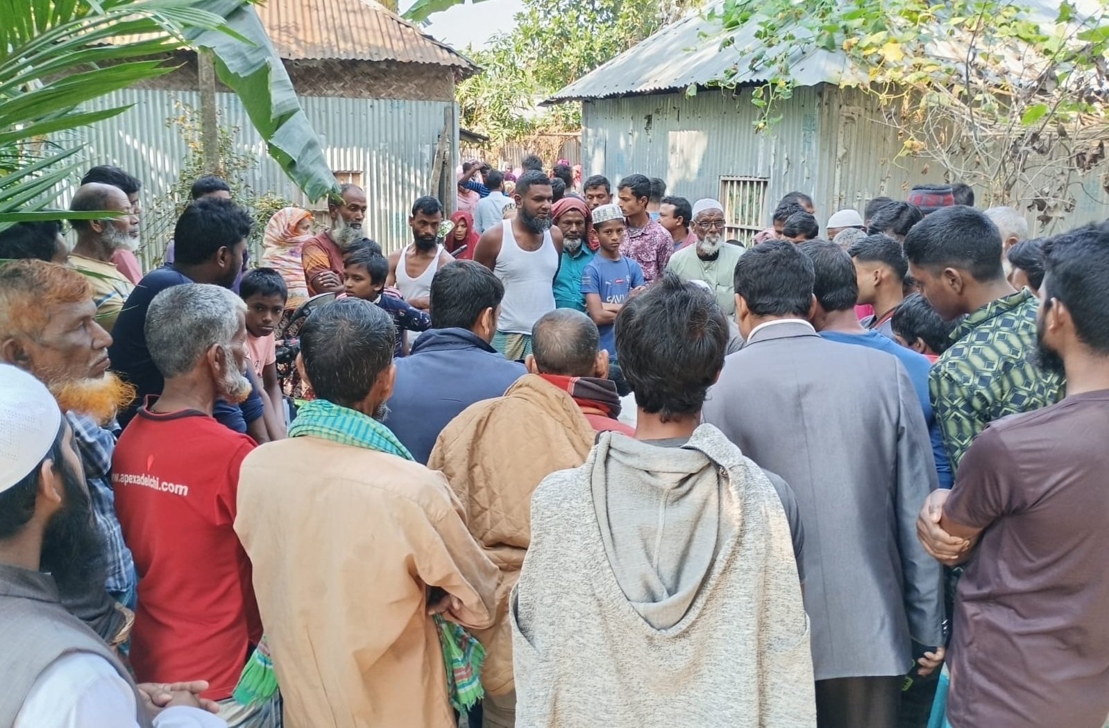 ভূরুঙ্গামারীতে ভটভটি উল্টে চালকের মৃত্যু