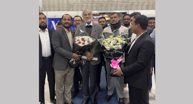 ১১ বছর পর দেশে ফিরলেন ব্যারিস্টার আবদুর রাজ্জাক