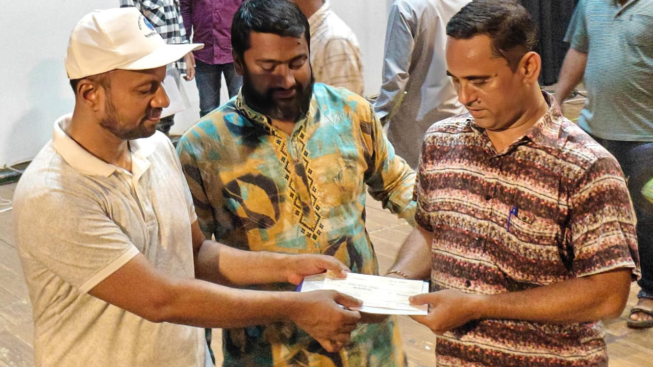 গাইতেন মুজিবের গান, পেলেন জুলাই যোদ্ধার অনুদান!