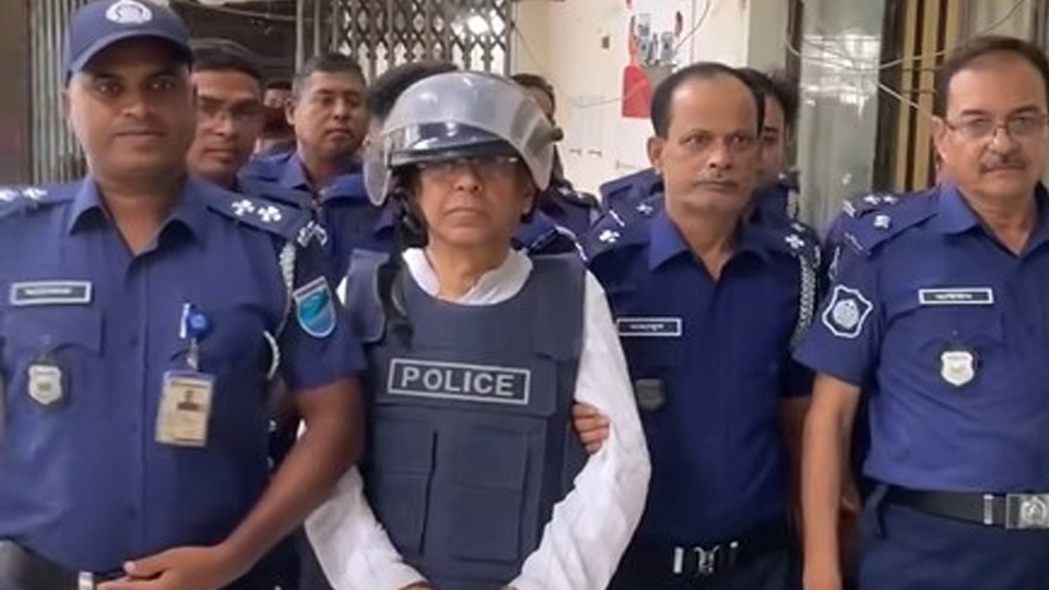 এজলাসের ভেতর সাবেক আইনমন্ত্রী আনিসুলের ওপর হামলা