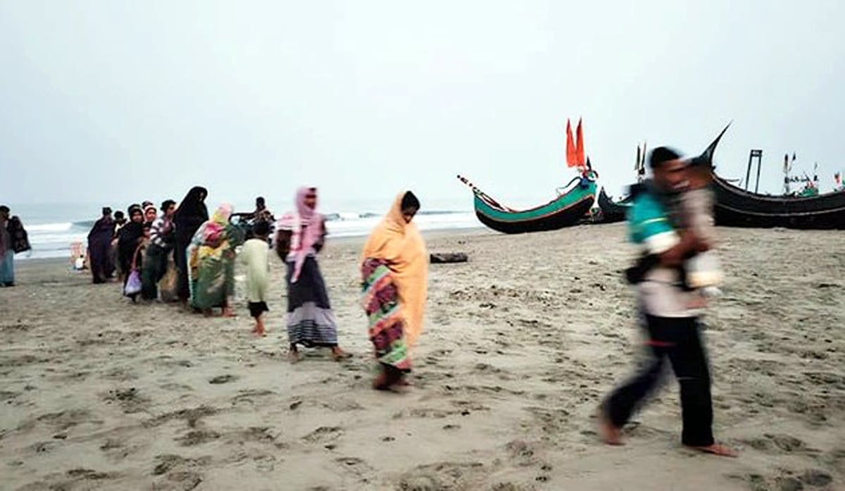 বাংলাদেশে প্রবেশকালে রোহিঙ্গাবাহী নৌকাডুবি: ৪ লাশ ও জীবিত উদ্ধার ২৫