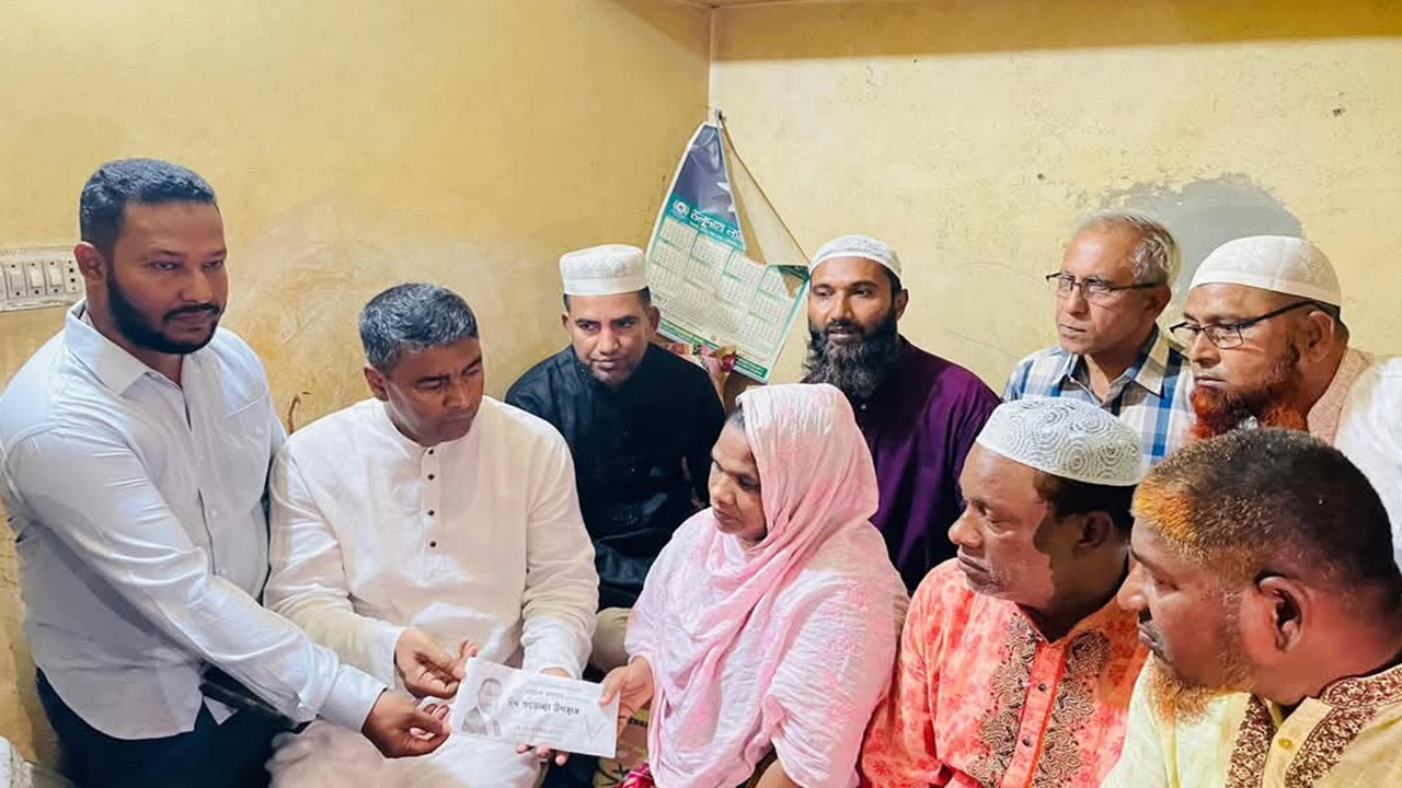 জুলাইয়ে শহীদের দুই মেয়ের পড়াশোনার দায়িত্ব নিলেন জাহাঙ্গীর