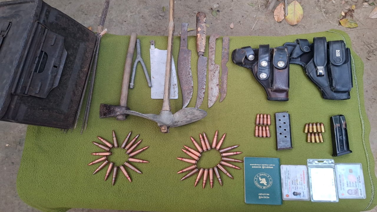 গজারিয়ায় অস্ত্র ও গুলি উদ্ধার, আটক ৩