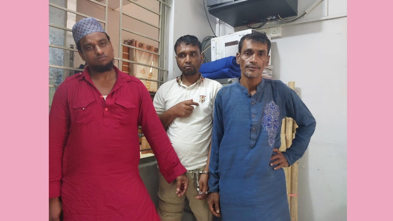 আখাউড়ায় ২৮ রাউন্ড গুলিসহ আটক ৩