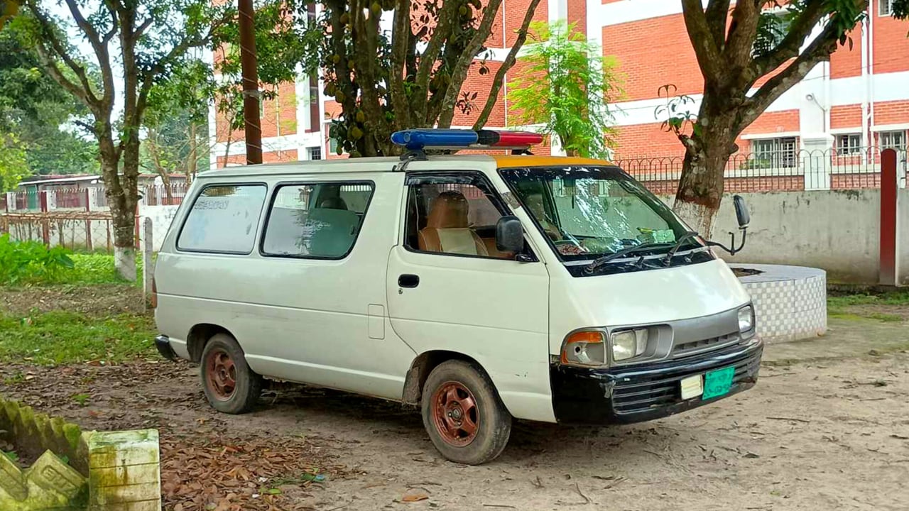 ময়নাতদন্ত নিয়ে টালবাহানা, ২১ ঘণ্টা থানায় স্কুল শিক্ষকের লাশ