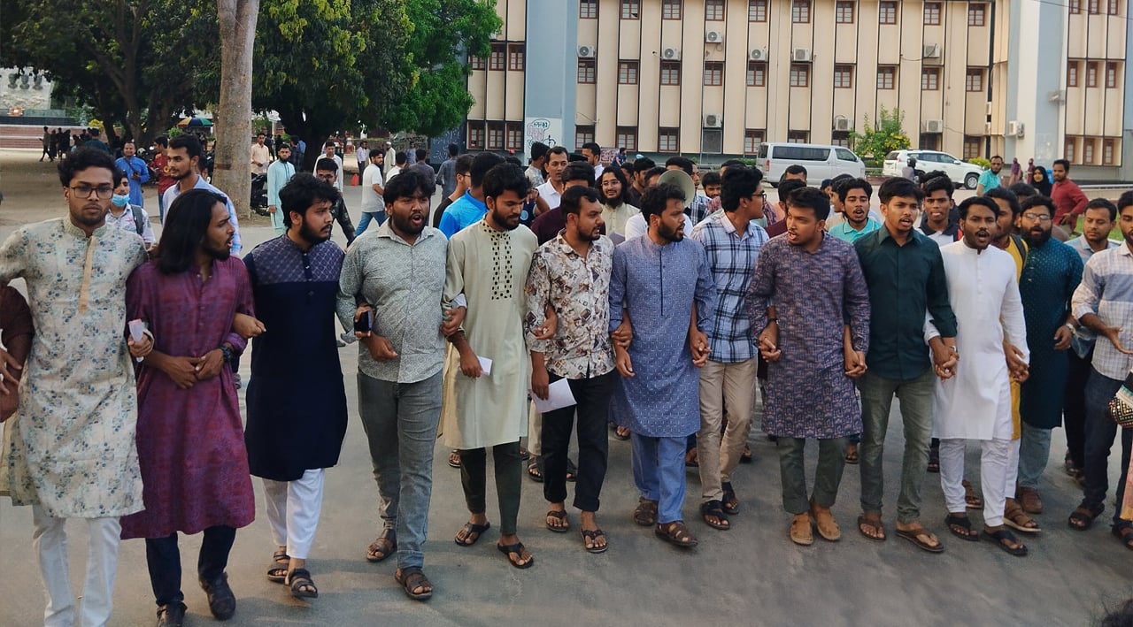 আওয়ামী লীগ নিষিদ্ধের দাবিতে রাবিতে বিক্ষোভ মিছিল