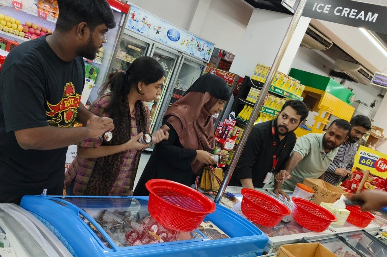 স্বপ্নতে মাত্র ১০০ টাকায় আনলিমিটেড আইসক্রিম