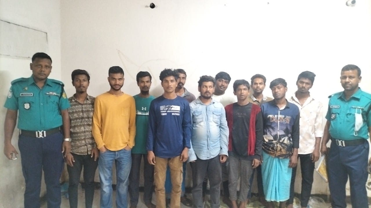 মোহাম্মদপুরে সাঁড়াশি অভিযান, গ্রেপ্তার ১৬