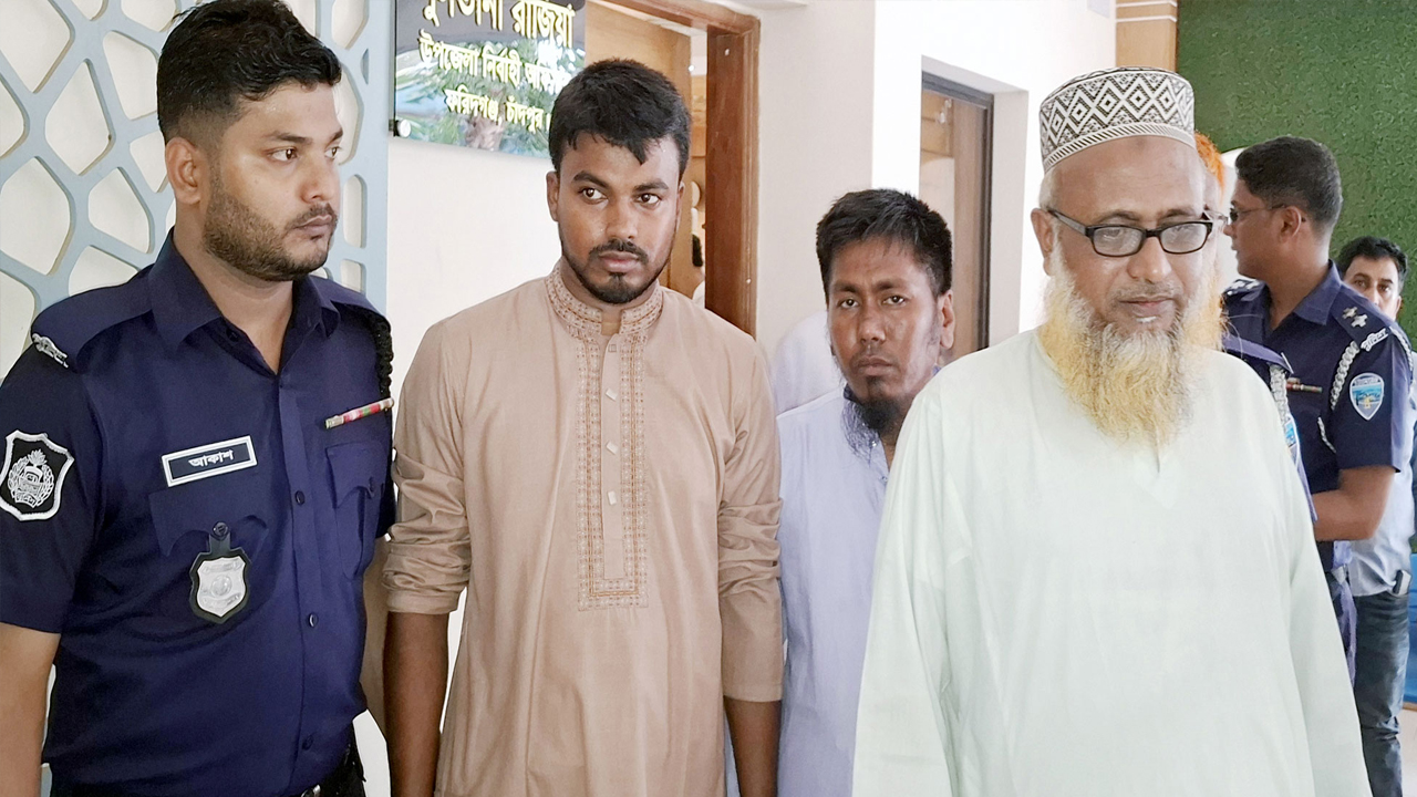 ফরিদগঞ্জে দাখিল পরীক্ষার প্রশ্ন ফাঁস, মাদ্রাসা সুপারসহ আটক ৩