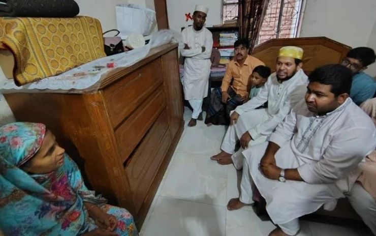 জুলাইয়ে শহীদ পরিবারের সঙ্গে তথ্য উপদেষ্টার সাক্ষাৎ
