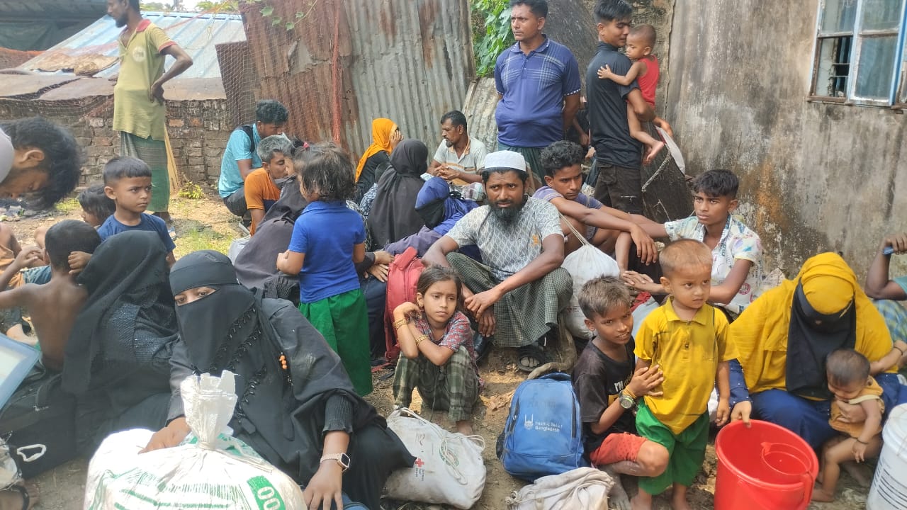 ভাসানচর থেকে পালিয়ে আসা ৪০ রোহিঙ্গা সীতাকুণ্ডে আটক