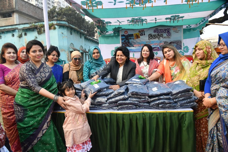 পুলিশ নারী কল্যাণ সমিতির উদ্যোগে এতিমদের মাঝে শীতবস্ত্র বিতরণ