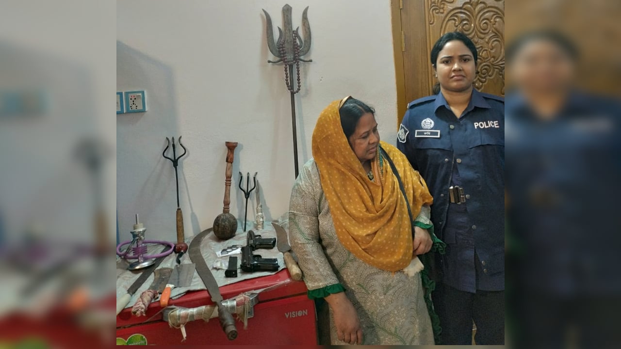 ভারতীয় এনআইডি কার্ড ও বিদেশি পিস্তলসহ নারী আটক