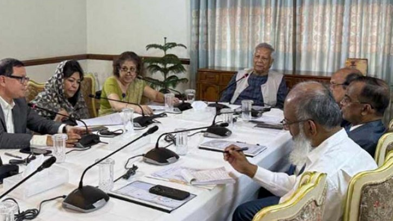 পানির ২ প্রকল্প ১০ বছর আটকে থাকায় বিস্মিত ড. ইউনূস