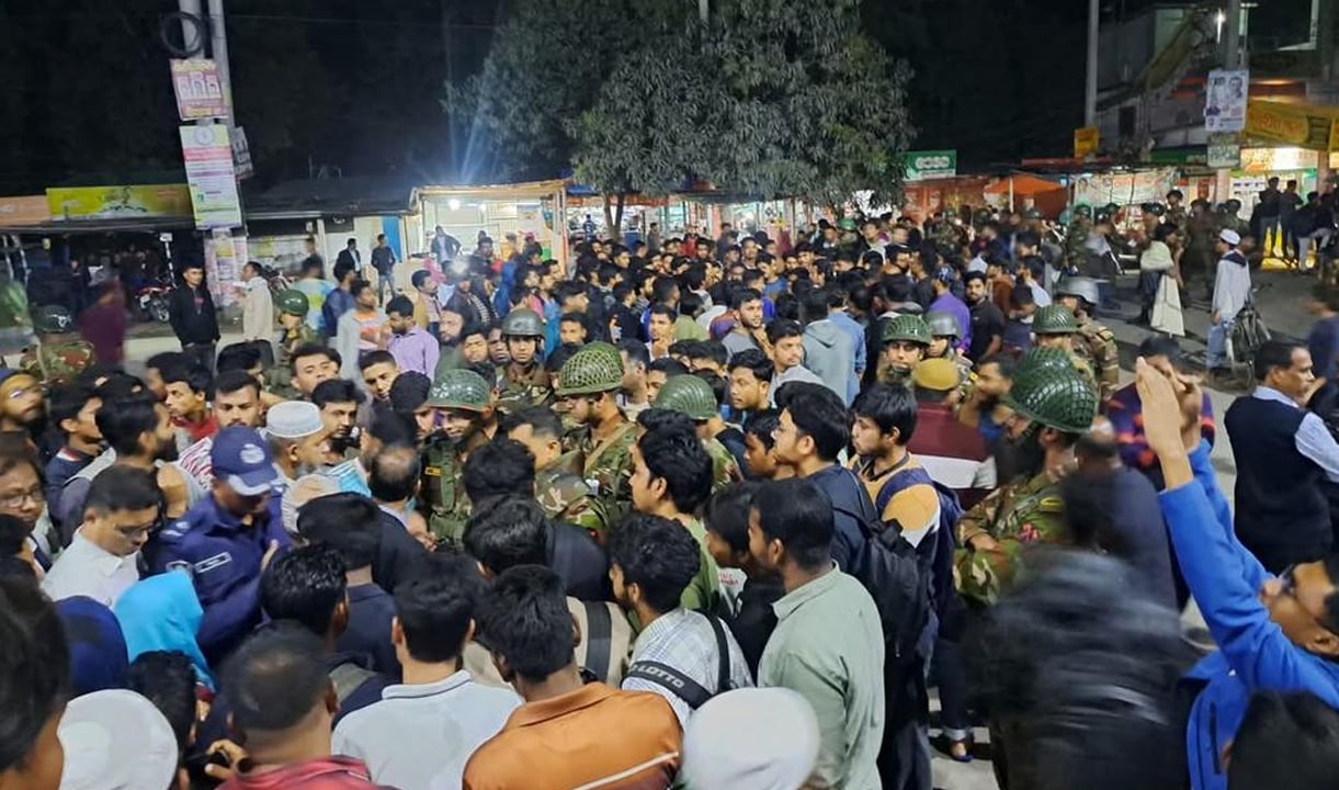 হাবিপ্রবির শিক্ষার্থীকে মারধরের ঘটনায় মহাসড়ক অবরোধ