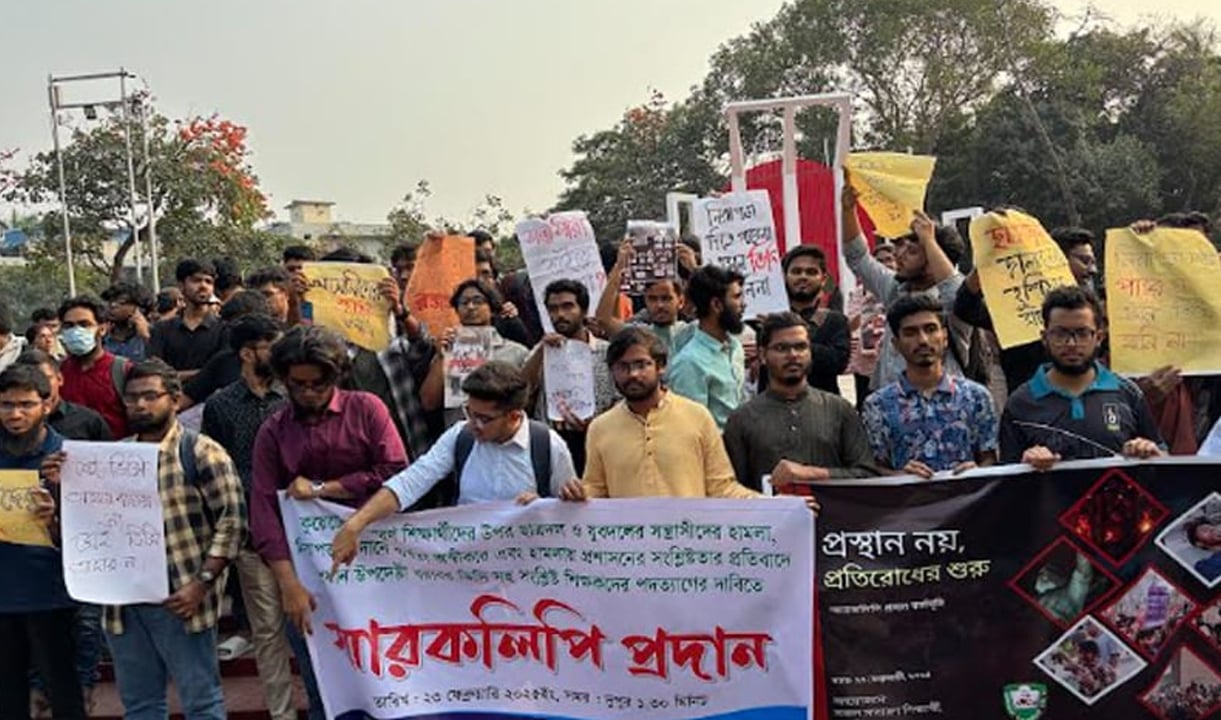 ছয় দফা দাবিতে প্রধান উপদেষ্টাকে কুয়েট শিক্ষার্থীদের স্মারকলিপি