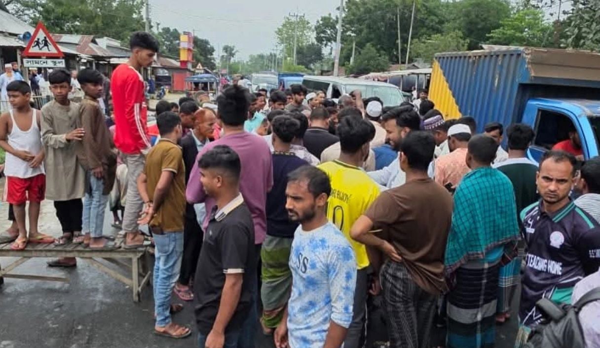 স্বজনের জানাজায় যাওয়ার পথে নিজেই ফিরলেন লাশ হয়ে
