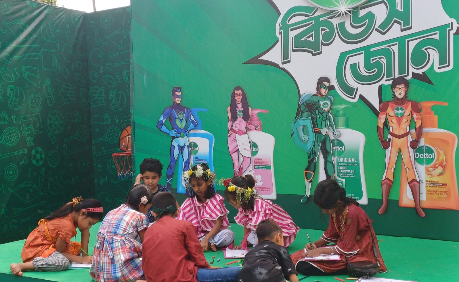 শিশুপ্রহরে চিত্রাঙ্কন প্রতিযোগিতায় আনন্দঘন বইমেলা