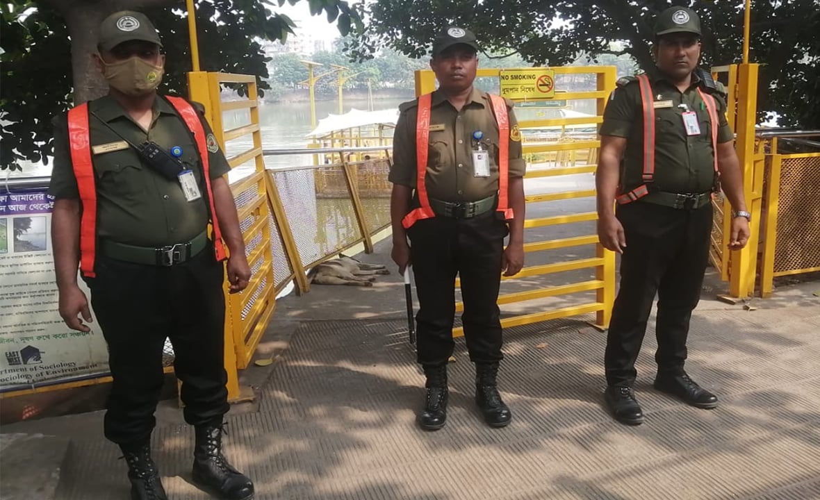 ঈদ ছুটিতেও হাতিরঝিলে ওয়াটার ট্যাক্সি ও চক্রাকার বাস চলছে