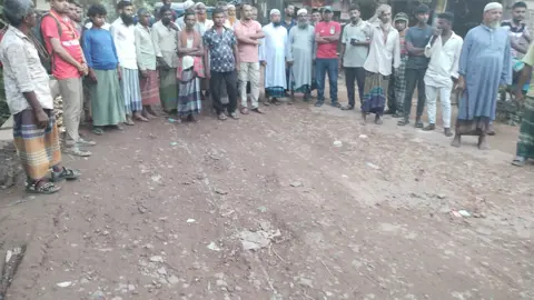 সড়কের সংস্কারকাজ বন্ধ করে ঠিকাদারি প্রতিষ্ঠান লাপাত্তা 
