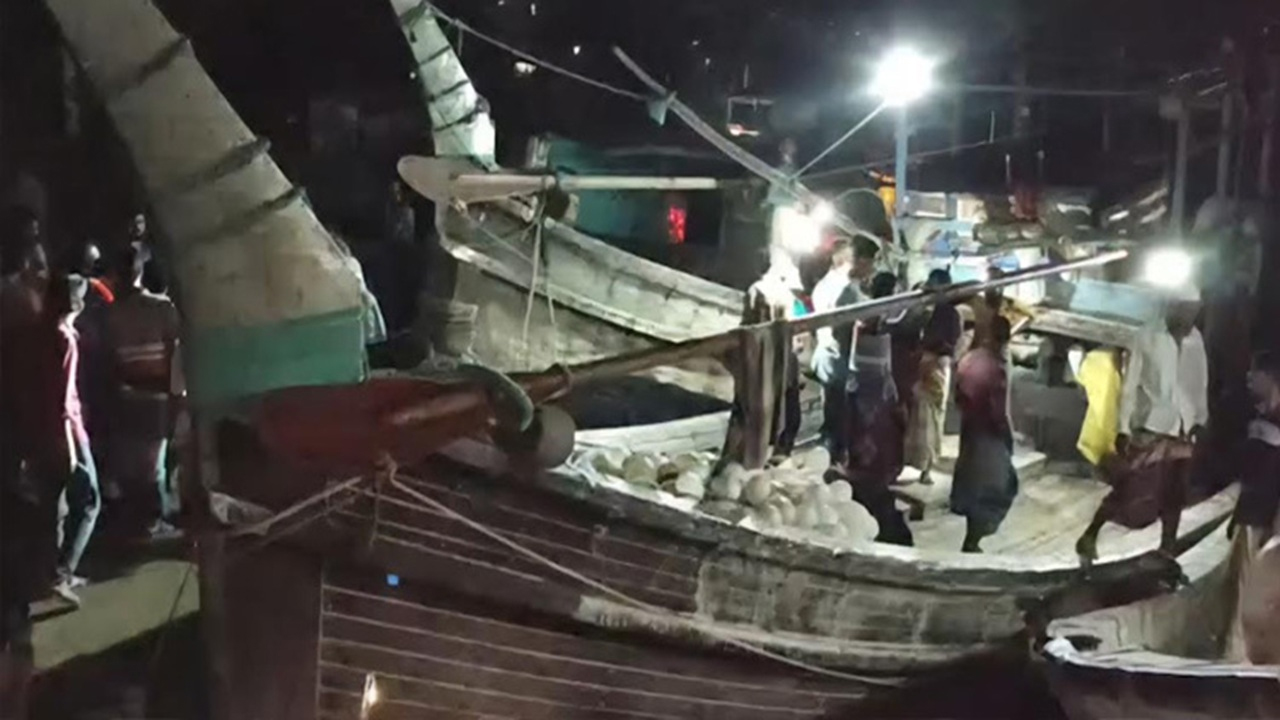 আজ মধ্যরাতে শেষ হচ্ছে ৫৮ দিনের নিষেধাজ্ঞা, জেলেদের সমুদ্রযাত্রার প্রস্তুতি
