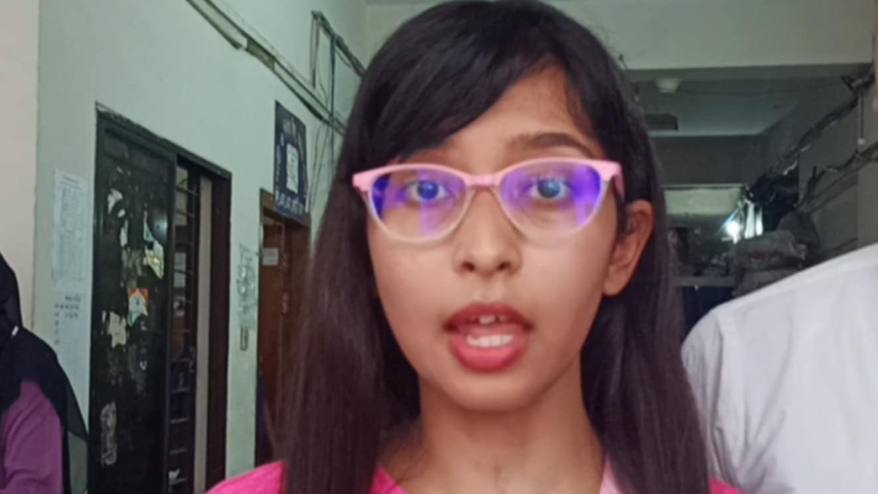 বাবা-মায়ের বিরুদ্ধে মামলা করলো ‘ইংলিশ মিডিয়ামে পড়ুয়া’ মেয়ে