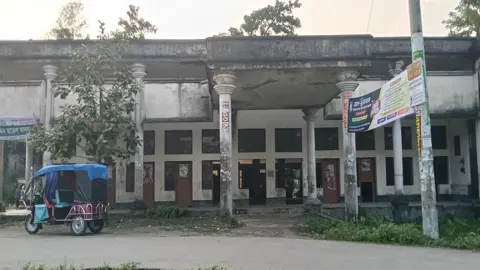 সংস্কার না করায় বেহাল দশায় বোরহানউদ্দিন অডিটোরিয়াম