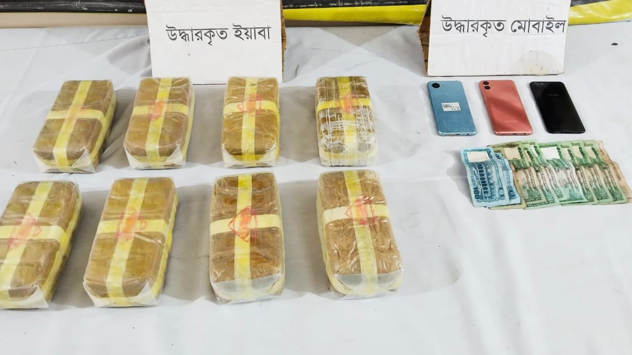পাচারকালে ৮০ হাজার ইয়াবাসহ আটক ৪