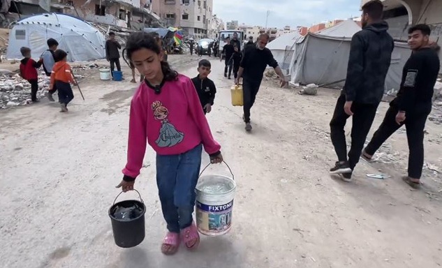 পরিবারকে বাঁচাতে একাই লড়ছে বারো বছরের জানা