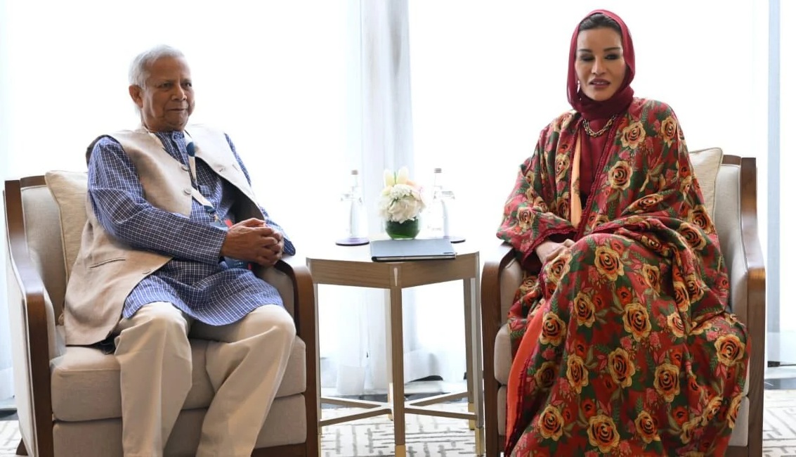 কাতারের আমিরের মায়ের সঙ্গে প্রধান উপদেষ্টার বৈঠক