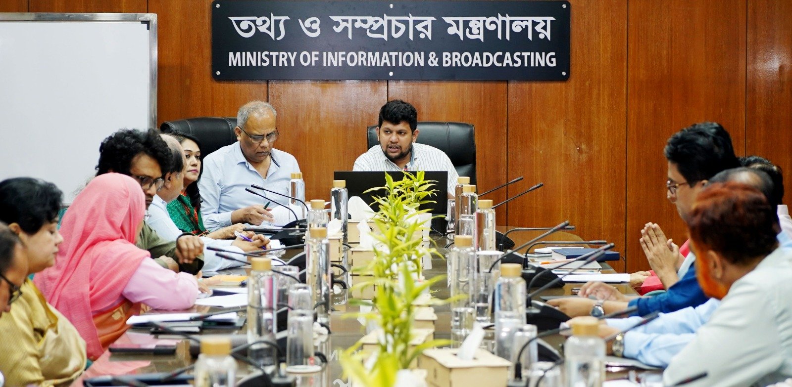 সংবাদপত্রের গুণগত মানোন্নয়নে টাস্কফোর্স গঠন করবে সরকার: তথ্য উপদেষ্টা