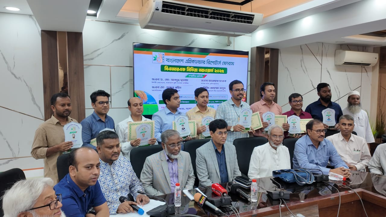 বিএআরএফ মিডিয়া অ্যাওয়ার্ড পেলেন ৯ সাংবাদিক