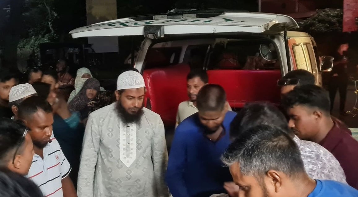 গুরুদাসপুরে পৃথক সড়ক দুর্ঘটনায় নিহত ২, আহত ১৫