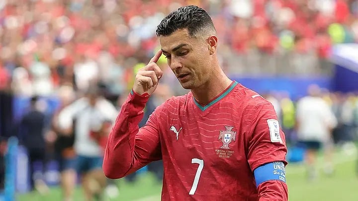রোনালদো এখন তাহলে পর্তুগালের বোঝা!