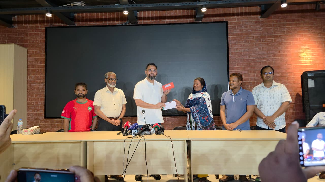নতুন কুঁড়ির চ্যাম্পিয়ন কিসকুর পরিবারের পাশে ক্রীড়া প্রতিমন্ত্রী