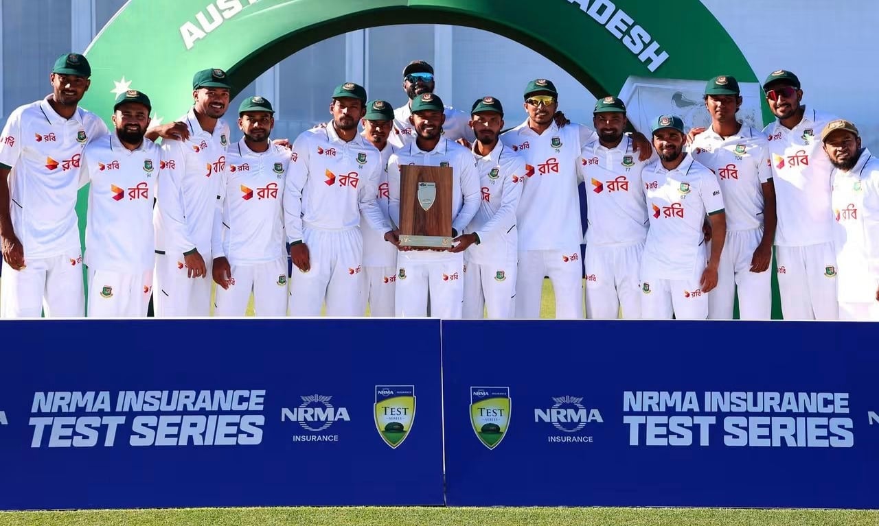 স্টার্ক ঝড়ে দুদিনেই টেস্ট শেষ 